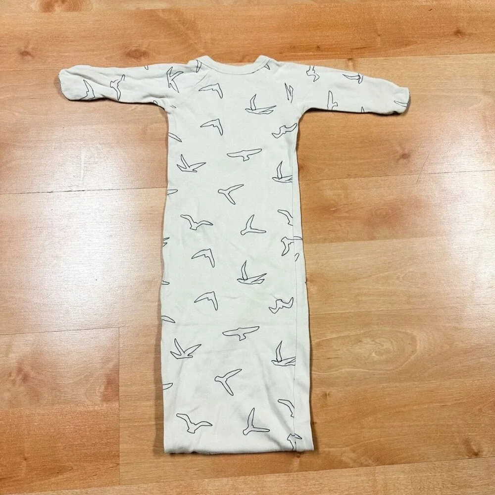 Goumi Unisex Cream Gray Seagull Print Going Home Knotted Gown & Hat Set 0-3M